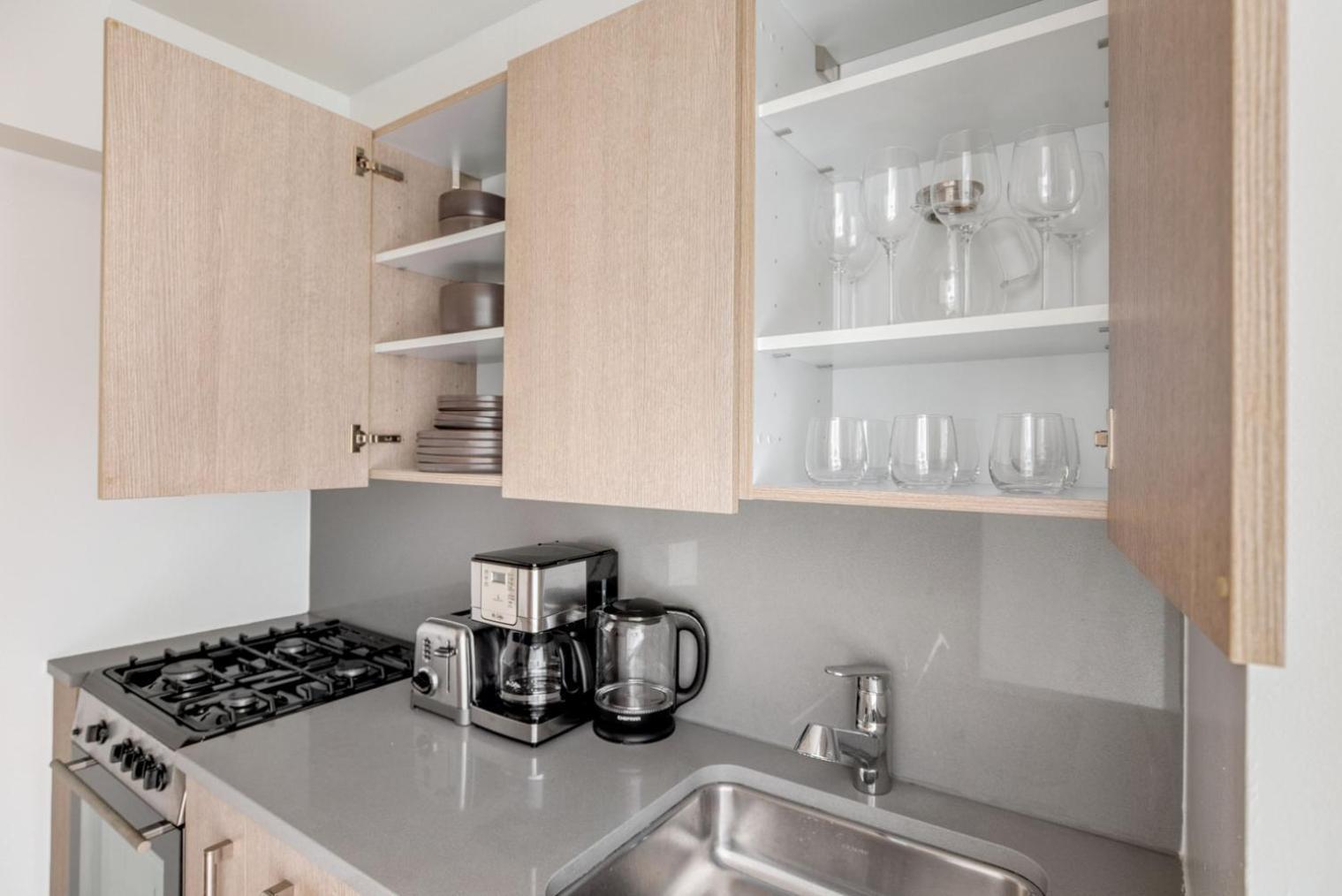 Chelsea 1br W Doorman Gym Nr Union Square Nyc-1240 Apartment *