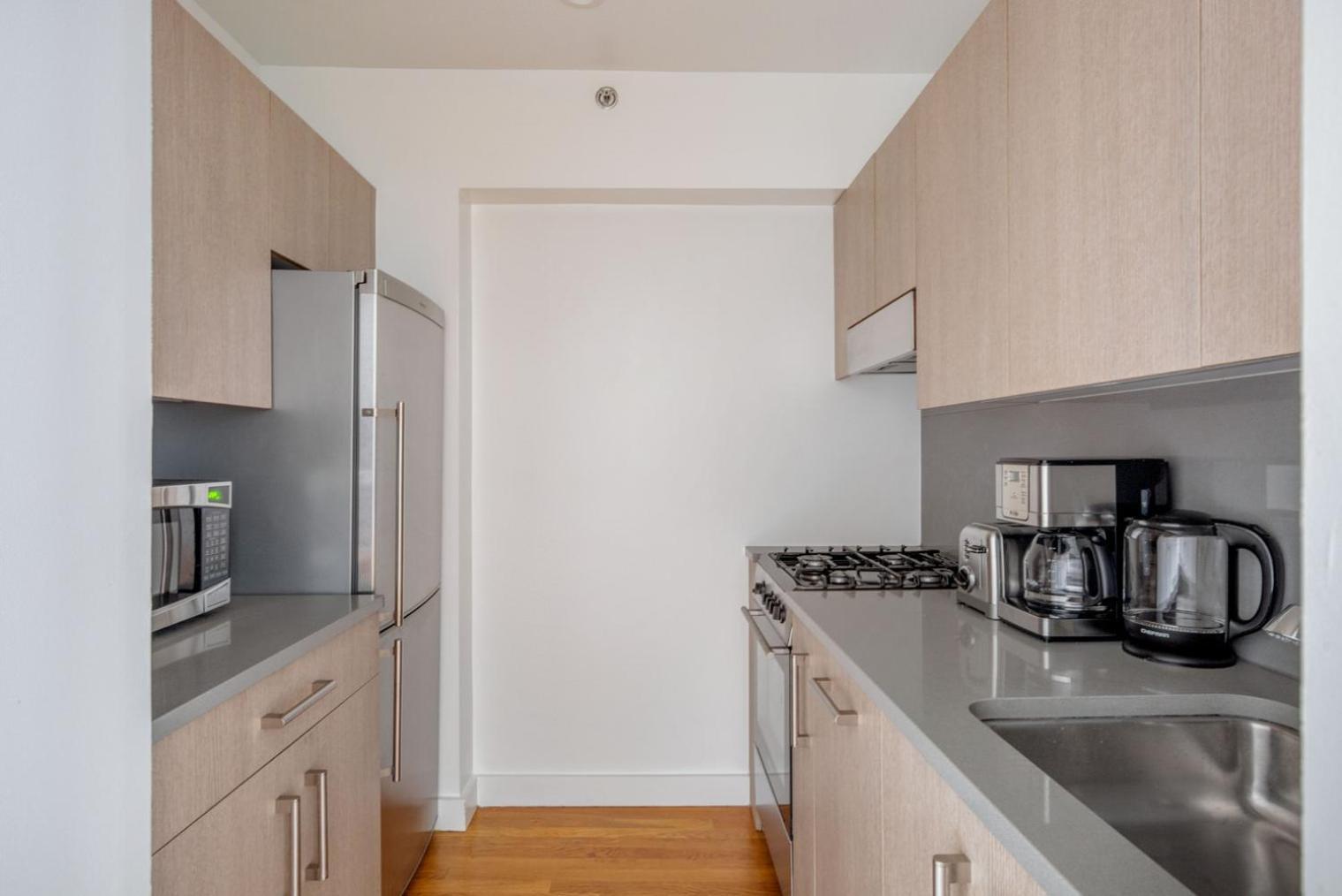 Chelsea 1br W Doorman Gym Nr Union Square Nyc-1240 Apartment
