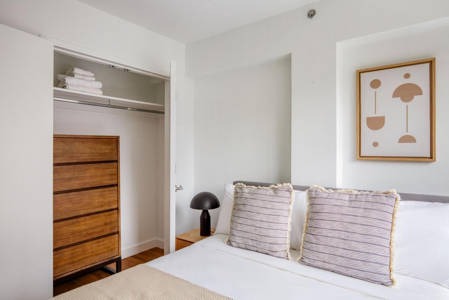 Chelsea 1br W Doorman Gym Nr Union Square Nyc-1240 Apartment New York